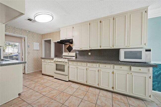 Building Photo - Beautiful 5BR/2BA Home in Montgomery, AL