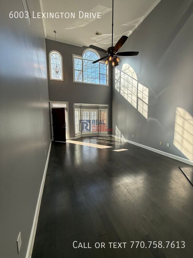 Building Photo - 6003 Lexington Dr