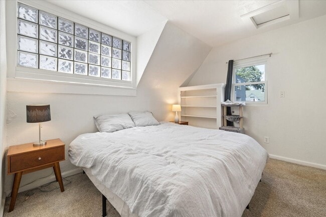 Building Photo - Awesome 3 bedroom, 2 bath home!