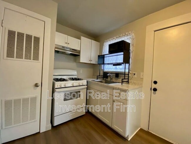 Building Photo - 2632-2634 Foster St