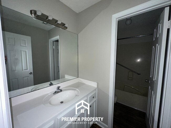 Building Photo - 968 Boones Hollow Dr