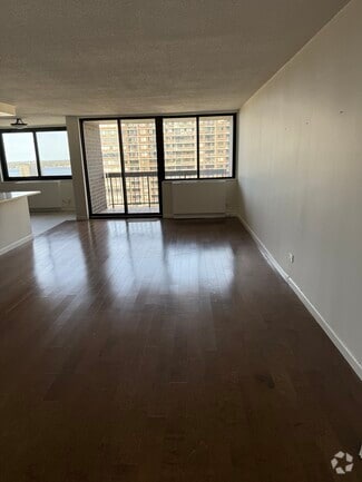 Building Photo - 1 Bay Club Dr