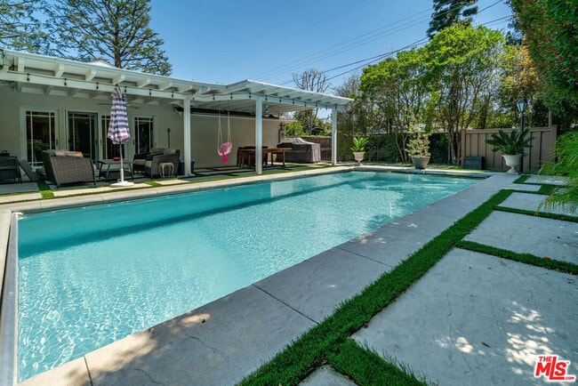 Building Photo - 5501 Cantaloupe Ave