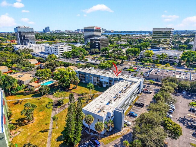 Building Photo - 1630 Embassy Dr