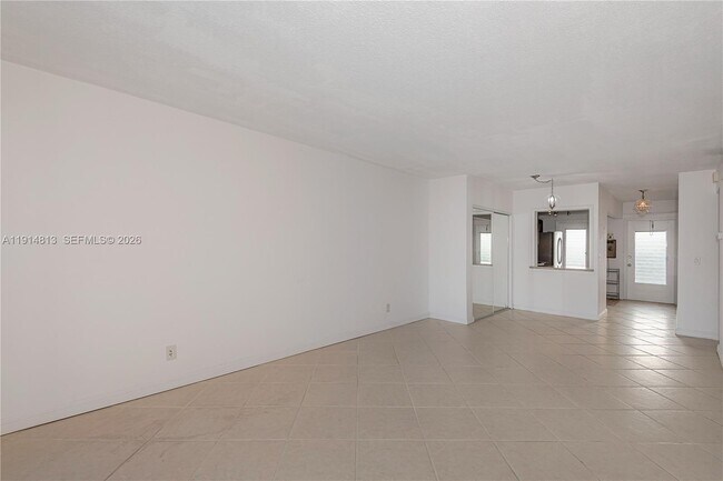 Building Photo - 440 Paradise Isle Blvd