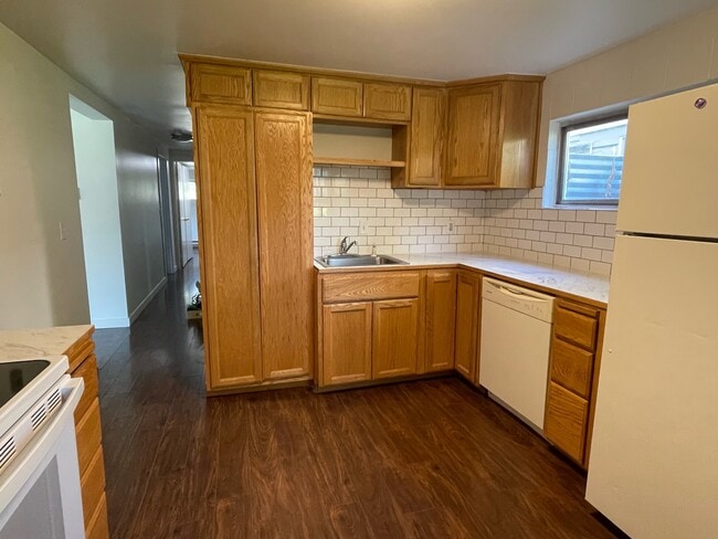 Building Photo - Lieuallen Apts.