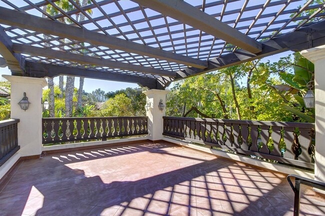 Building Photo - Prime La Jolla Location – Pool, Tennis & Village Living at Your Doorstep