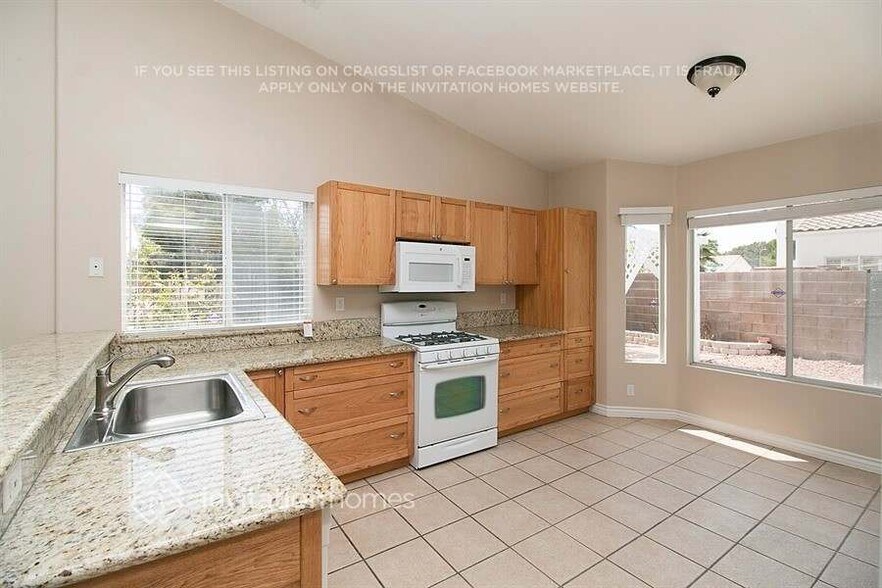 Building Photo - 6105 Desert Haven Rd