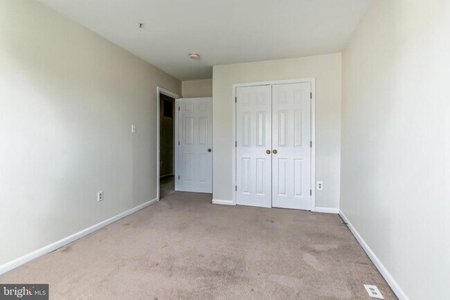 Building Photo - 2519 Dog Leg Ct