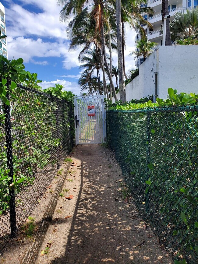 Building Photo - 1481 S Ocean Blvd