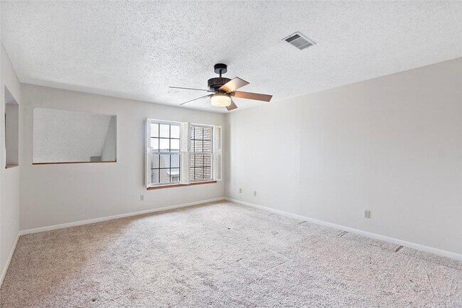 Building Photo - 3122 Camelot Dr