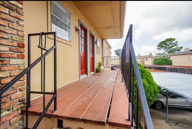 Building Photo - 3303 W Greenridge Dr