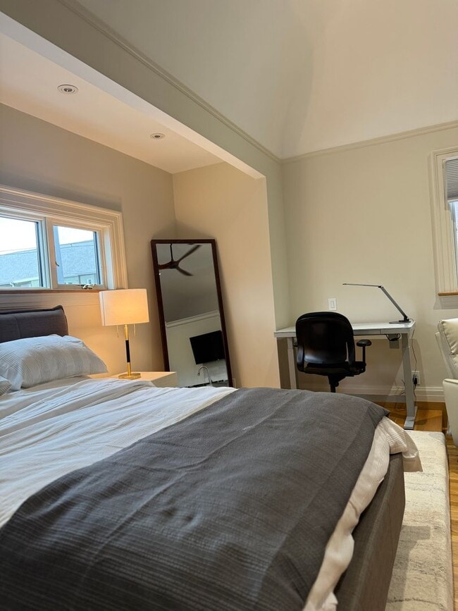 Interior Photo - Summer Elms