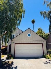 Building Photo - Updated 3 Bedroom Home in North Salinas