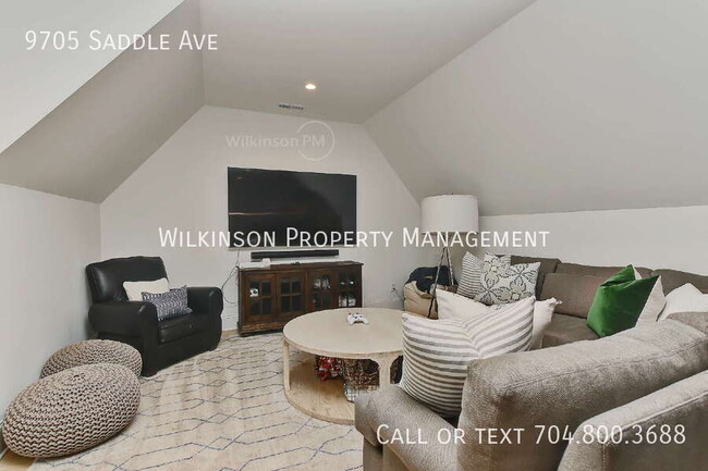 Building Photo - 9705 Saddle Ave