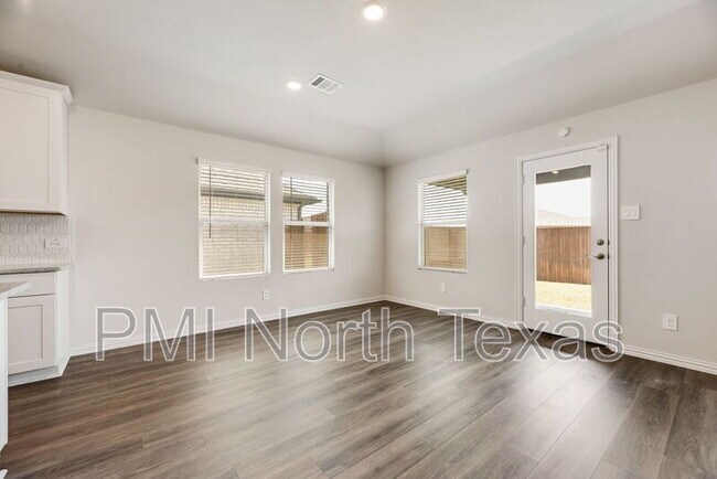 Building Photo - 3904 High Valley Dr