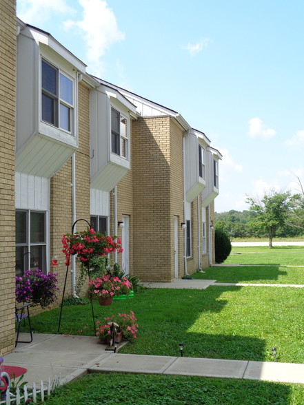 Primary Photo - Dillsboro Townhomes