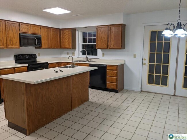 Building Photo - 1825 Falcon Dr