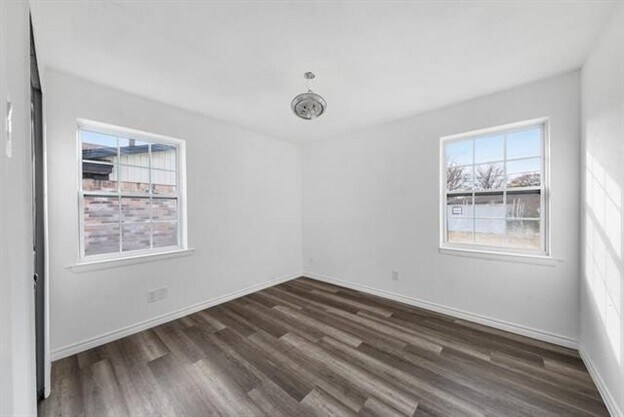 Building Photo - 710 Carpenter Dr