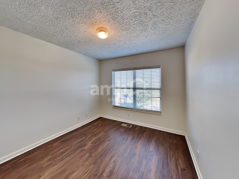 Building Photo - 120 Rose Garden Ln