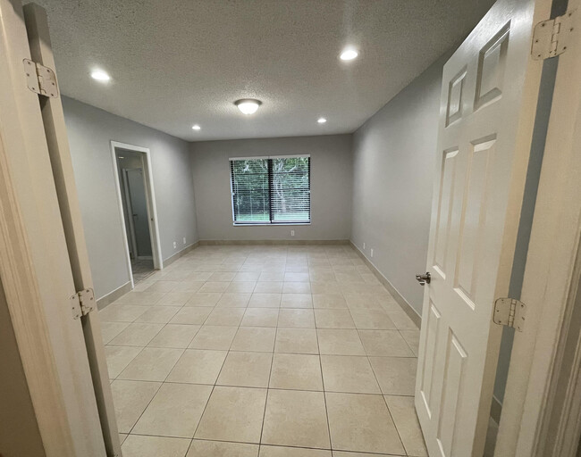 Building Photo - 9173 Tivoli Pl