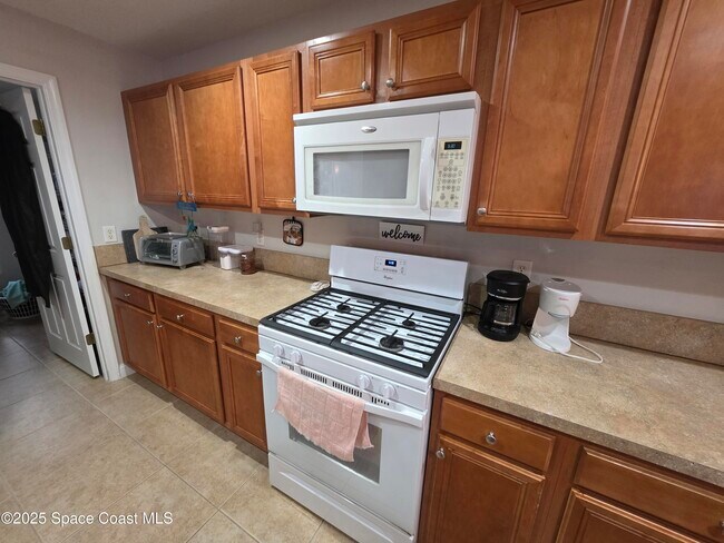 Building Photo - 1585 Par Ct
