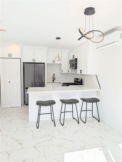 Building Photo - 737 Davis Ave