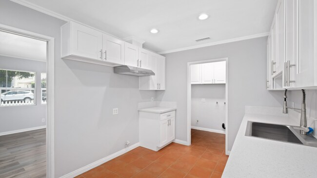 Building Photo - 7913 Milton Ave