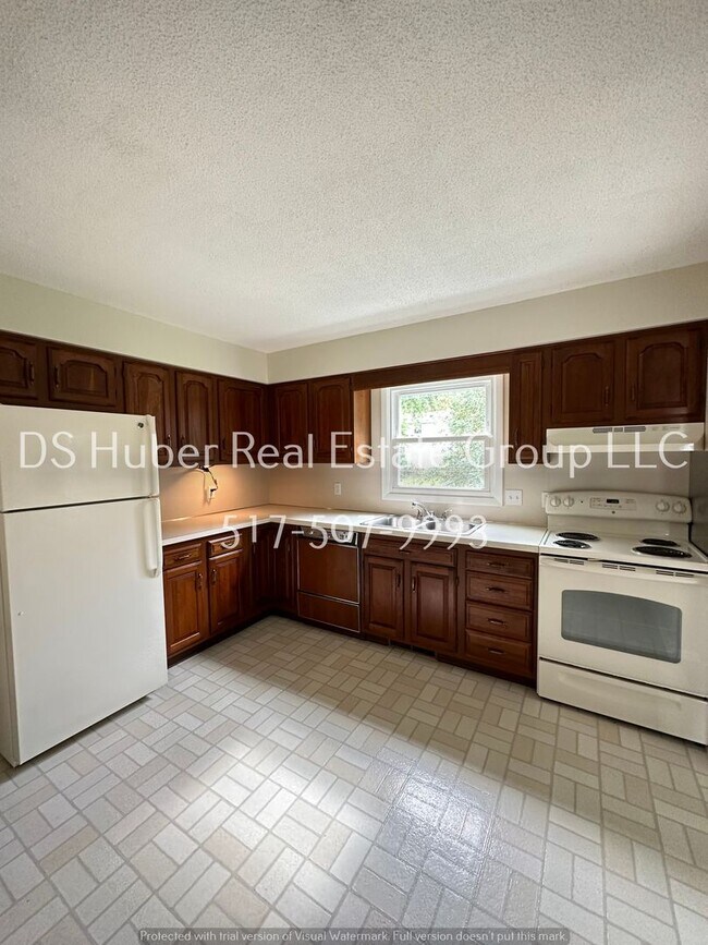 Building Photo - 3501 Sandhurst Dr