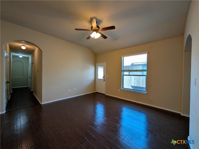 Building Photo - 697 Creekside Cir