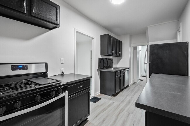 Building Photo - Stunning 4 Bedroom home in Carrick available May 15!