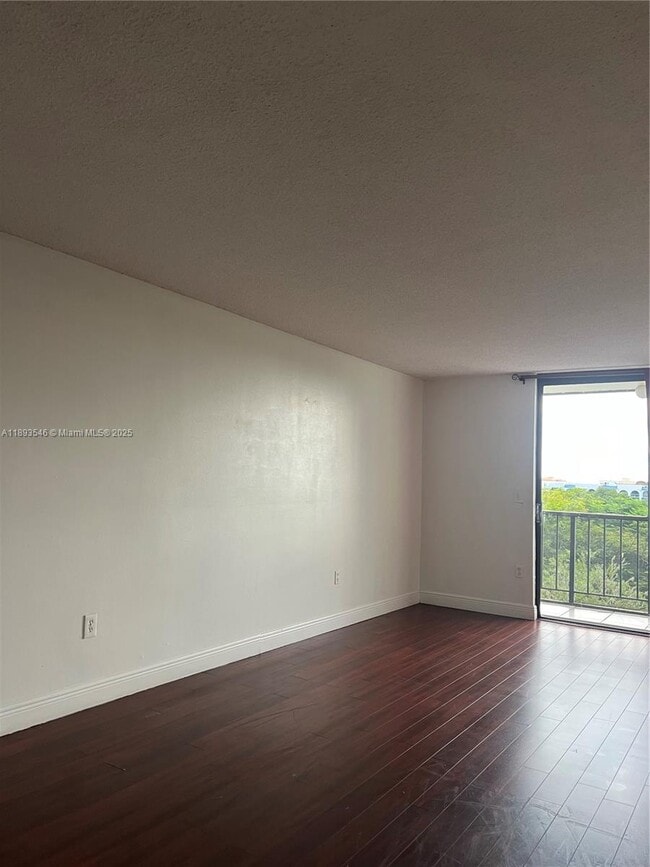 Building Photo - 9682 Fontainebleau Blvd
