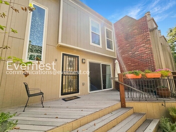 Building Photo - 805 E 7th Ave