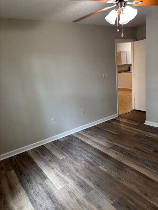Building Photo - 2-Bedroom, 2-Bathroom Condo