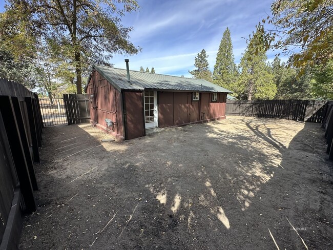 Building Photo - 1 Bedroom Cabin in Mountain Center