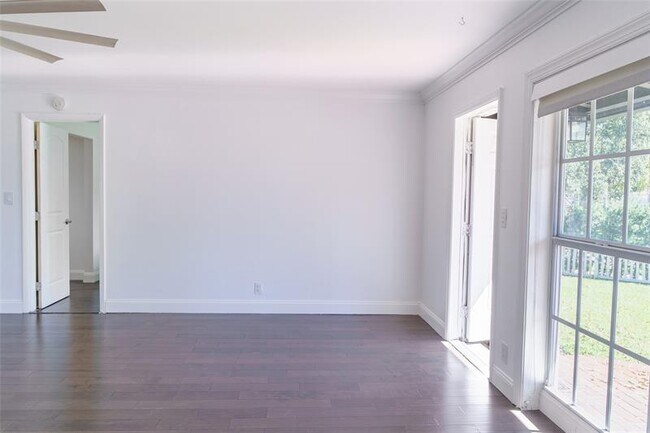 Building Photo - 2101 SW 33rd Ave