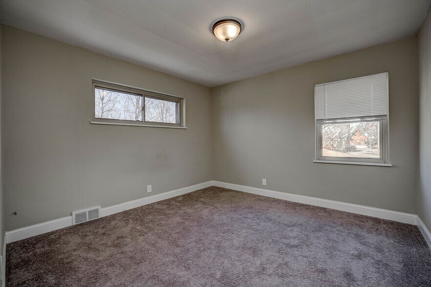 Building Photo - 4146 South Ave