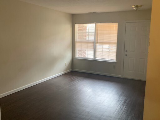 Building Photo - Huge 4 Bedroom 2 bath House with Garage