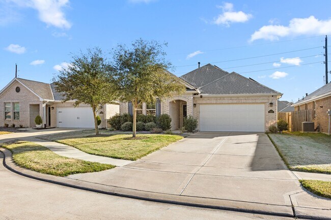 Building Photo - 8315 Divot Trce