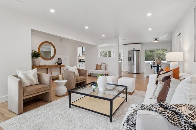 Building Photo - Updated Woodland Estates Home