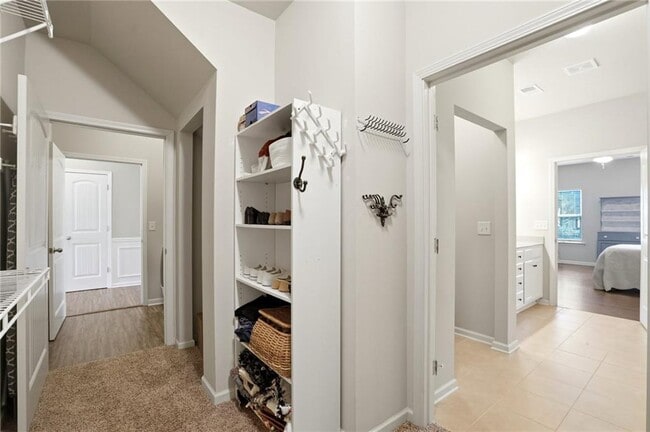 Building Photo - 318 Argyle Ct