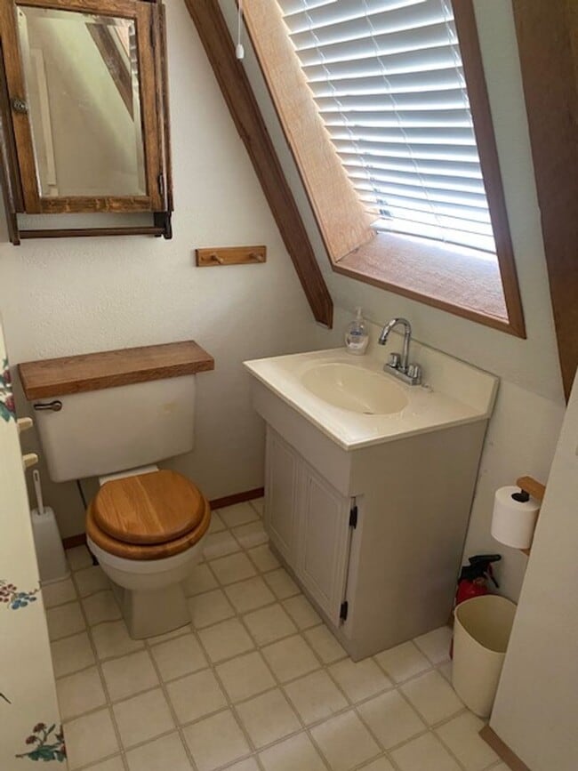 Building Photo - 2 Bedroom 2 bath Mountain Chalet close to ...