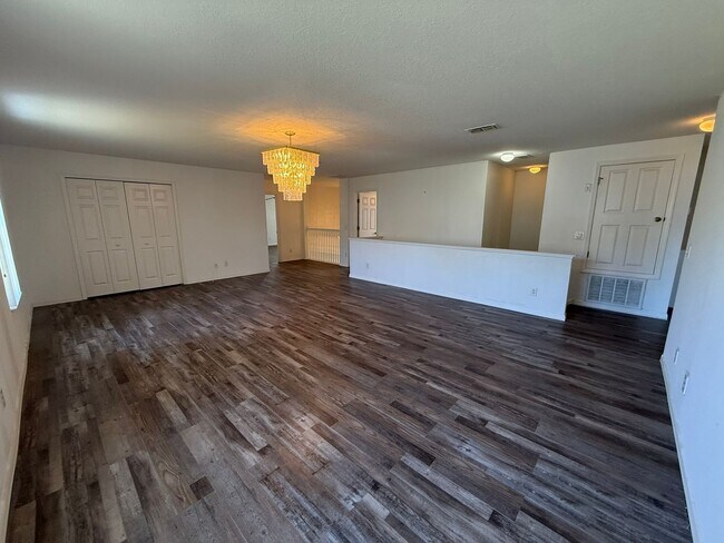 Building Photo - 2616 Plumberry Ave