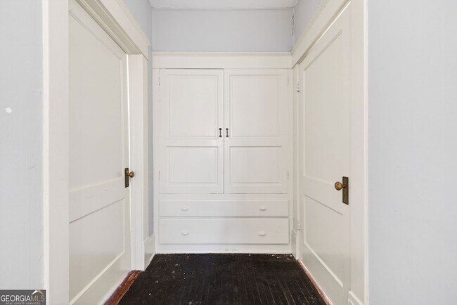 Building Photo - 300 Oxford Pl NE