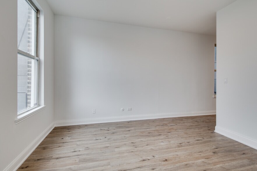 Building Photo - 2029 N Damen Ave