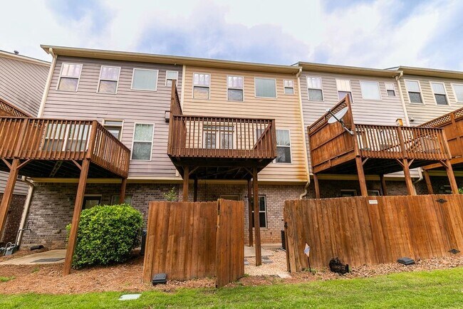 Building Photo - 827 Charles Bank Ave SE