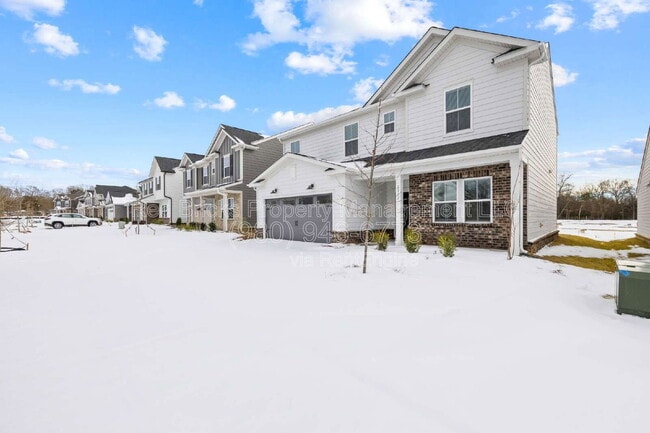 Building Photo - 2137 Riverbend Ave