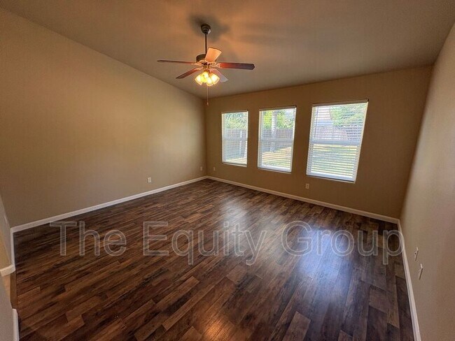 Building Photo - 3316 W Wren Ave