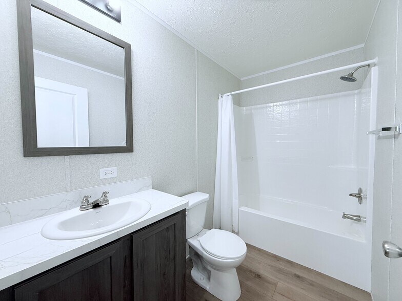 Building Photo - 29652 Cambridge Ct