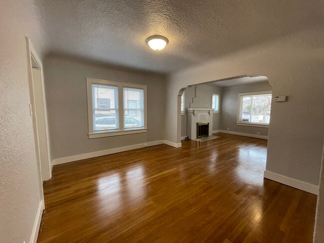 Building Photo - 405 Vassar Dr SE